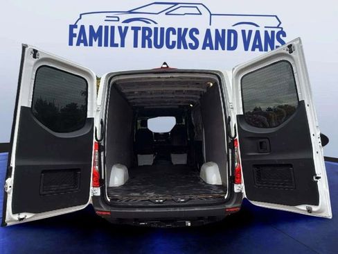 Used 2021 Mercedes-Benz Sprinter 2500 image 16