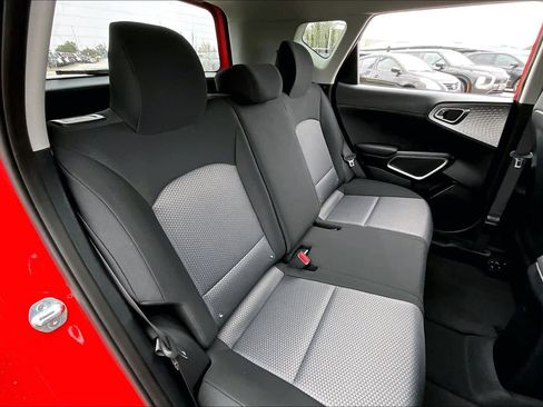 Used 2025 Kia Soul LX w/ LX Technology Package image 19
