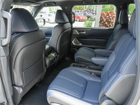 Certified 2026 INFINITI QX80 4WD w/ Sport Exterior Package image 32