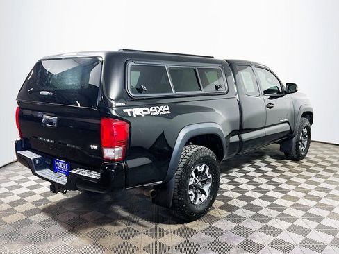 Certified 2017 Toyota Tacoma TRD Off-Road w/ Premium & Technology Package AWD/4WD image 8