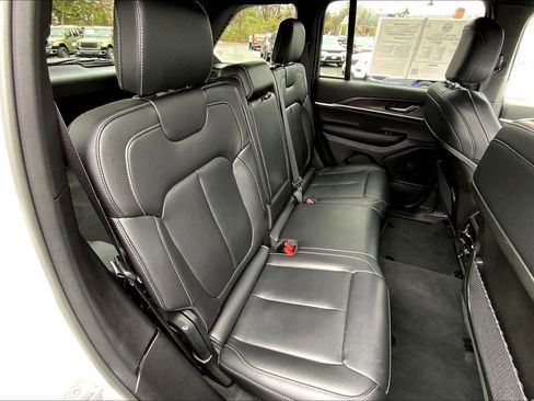 Certified 2025 Jeep Grand Cherokee Limited AWD/4WD image 19