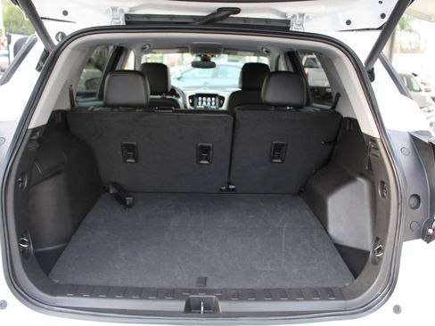 Used 2024 GMC Terrain SLT image 13