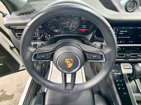 Certified 2023 Porsche Macan image 39