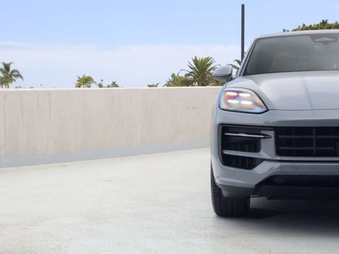New 2026 Porsche Cayenne Coupe AWD/4WD image 12