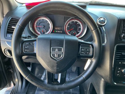 Used 2016 Dodge Grand Caravan SXT image 21
