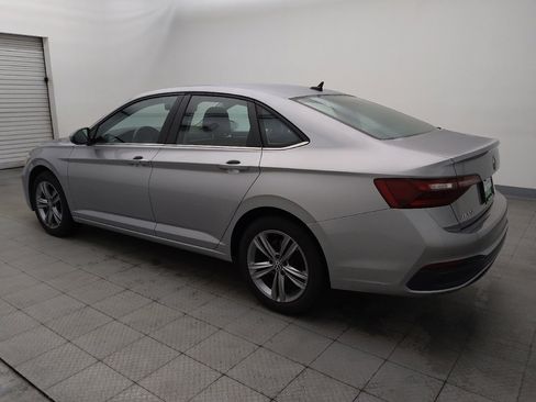 Used 2024 Volkswagen Jetta SE FWD image 3