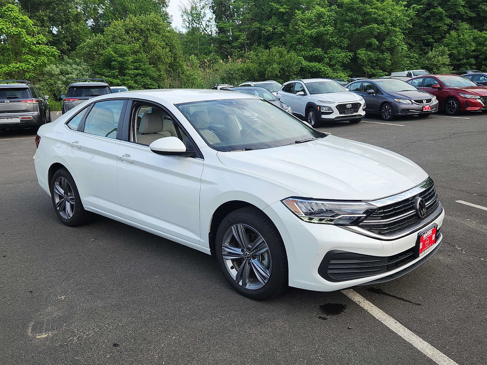 Used 2024 Volkswagen Jetta SE FWD image 3