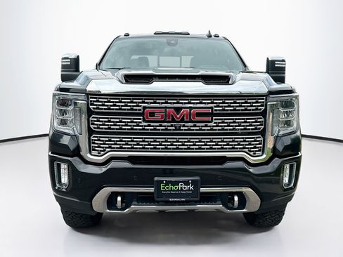 Used 2022 GMC Sierra 2500 Denali w/ Denali Black Diamond Edition AWD/4WD image 2