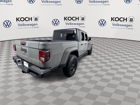 Used 2021 Jeep Gladiator Willys image 8