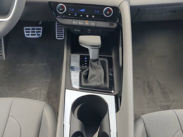 New 2025 Hyundai Elantra SEL FWD image 18