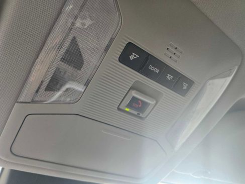 Used 2021 Toyota RAV4 LE image 32