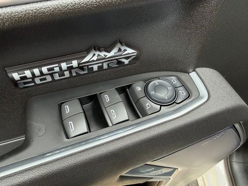 Used 2025 Chevrolet Silverado 1500 High Country w/ Technology Package image 14