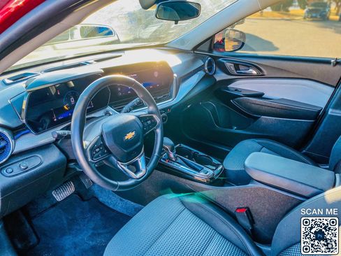 Used 2025 Chevrolet Trax LT w/ Driver Confidence Package image 26