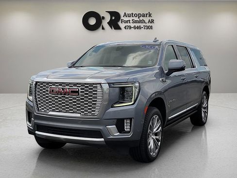 Used 2022 GMC Yukon XL Denali w/ Denali Premium Package AWD/4WD image 2