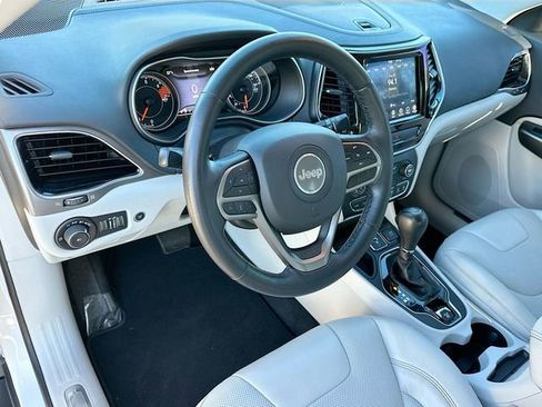 Used 2019 Jeep Cherokee Limited image 9