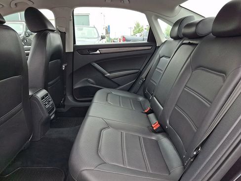 Used 2020 Volkswagen Passat 2.0T R-Line FWD image 11