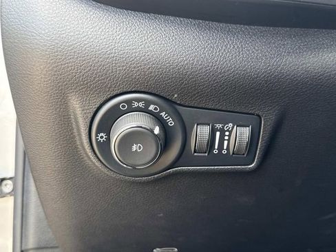 Used 2025 Jeep Compass Latitude AWD/4WD image 28