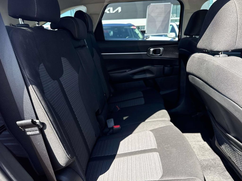 Used 2022 Kia Sorento LX FWD image 13