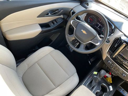 Used 2023 Chevrolet Traverse LS image 13