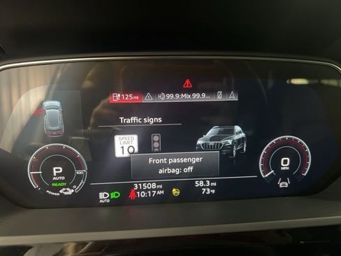 Used 2021 Audi e-tron Premium Plus w/ Premium Plus Package image 31