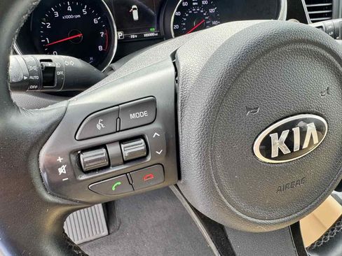 Used 2016 Kia Sedona SX FWD image 42