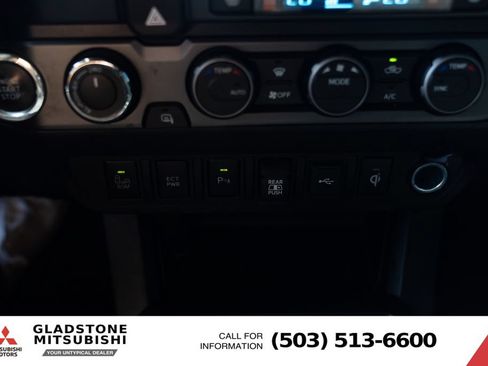 Used 2022 Toyota Tacoma TRD Off-Road w/ TRD Premium Off Road Package AWD/4WD image 19