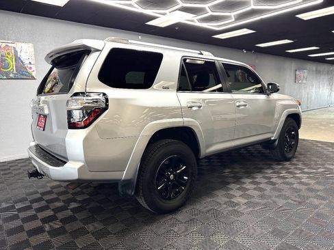 Used 2020 Toyota 4Runner SR5 Premium image 13
