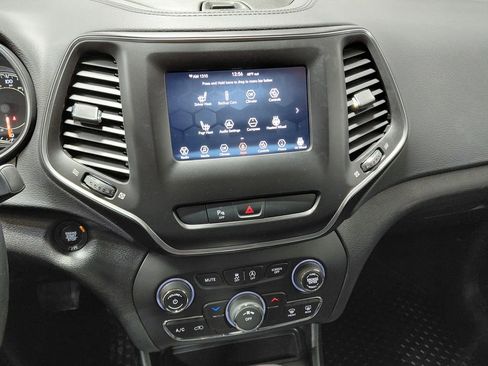 Certified 2019 Jeep Cherokee Latitude Plus w/ Cold Weather Group image 29