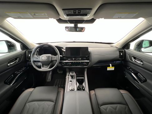 New 2026 Nissan Pathfinder Platinum image 9