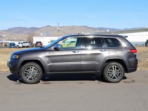 Used 2021 Jeep Grand Cherokee Limited w/ Luxury Group II image 3