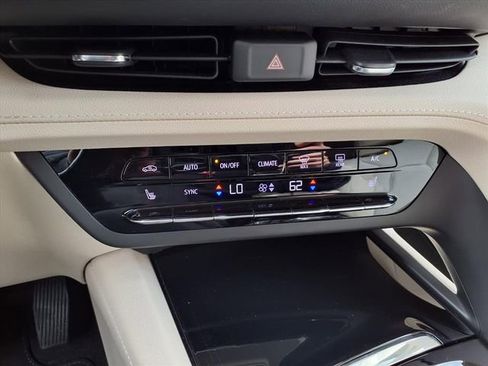 Used 2023 Buick Envision Preferred image 23