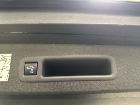 Used 2024 Toyota Sienna XLE image 18