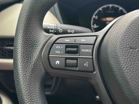 Used 2025 Honda HR-V LX image 29