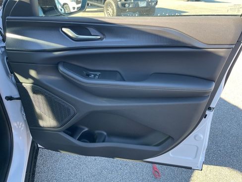 New 2025 Jeep Grand Cherokee Altitude image 10