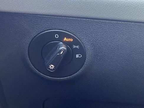 Used 2024 Volkswagen Taos SE image 17