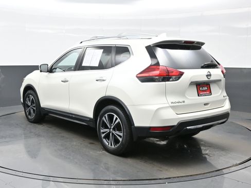 Used 2017 Nissan Rogue SL w/ SL Premium Package image 4