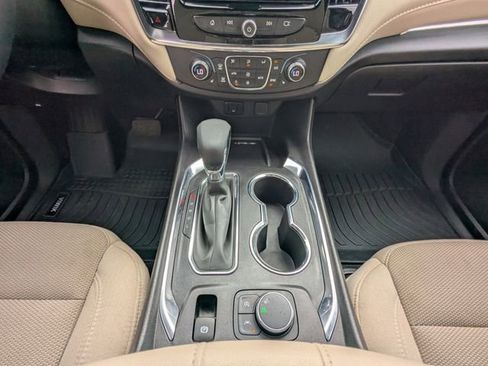 Used 2023 Chevrolet Traverse LT FWD image 21