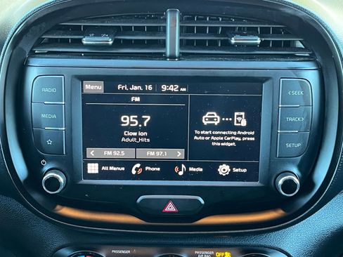 Used 2025 Kia Soul LX w/ LX Technology Package image 18