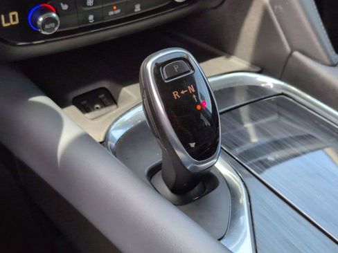 Used 2019 Buick Enclave Essence FWD image 16