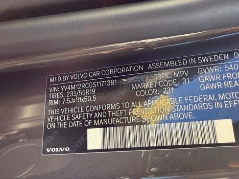 Certified 2025 Volvo XC60 B5 Plus AWD/4WD image 24