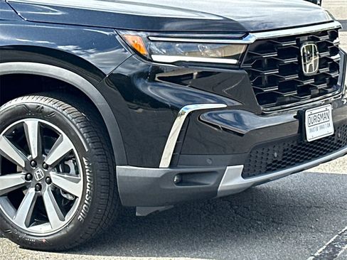 New 2025 Honda Pilot Touring image 4