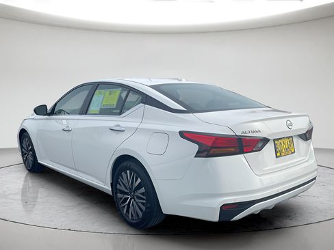 Used 2025 Nissan Altima 2.5 SV FWD image 5