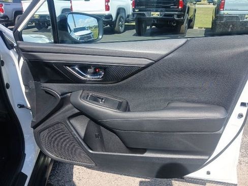 Used 2025 Subaru Outback Premium AWD/4WD image 19