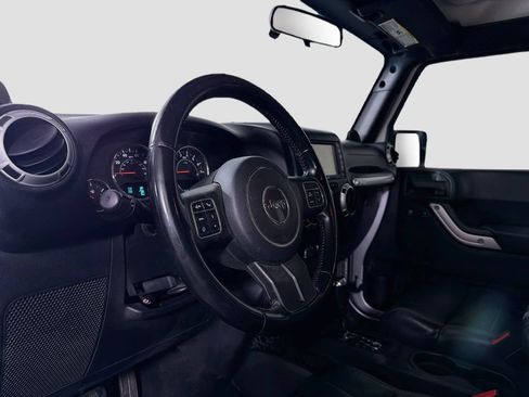 Used 2012 Jeep Wrangler Unlimited Sahara w/ Connectivity Group AWD/4WD image 10