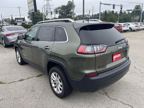 Used 2019 Jeep Cherokee Latitude w/ Cold Weather Group FWD image 8
