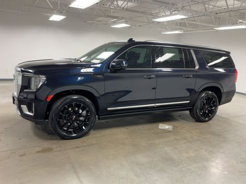 Used 2023 GMC Yukon XL Denali w/ LPO, Floor Liner Package image 21