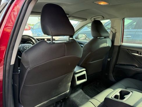 Used 2020 Toyota Camry LE FWD image 9