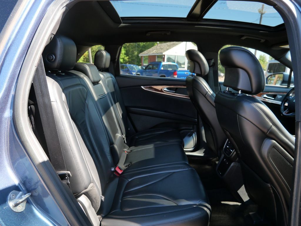 Used 2018 Lincoln MKX Select w/ Select Plus Package AWD/4WD image 14