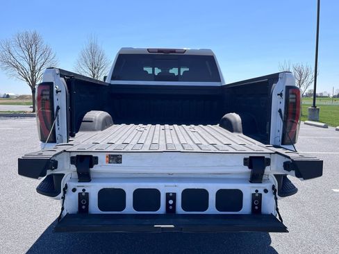 Used 2024 GMC Sierra 2500 AT4 w/ Technology Package AWD/4WD image 13