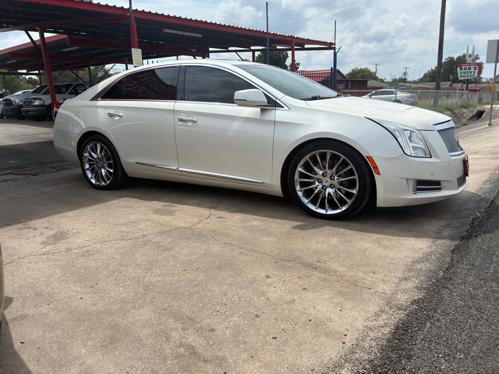 Used 2013 Cadillac XTS Platinum FWD image 3